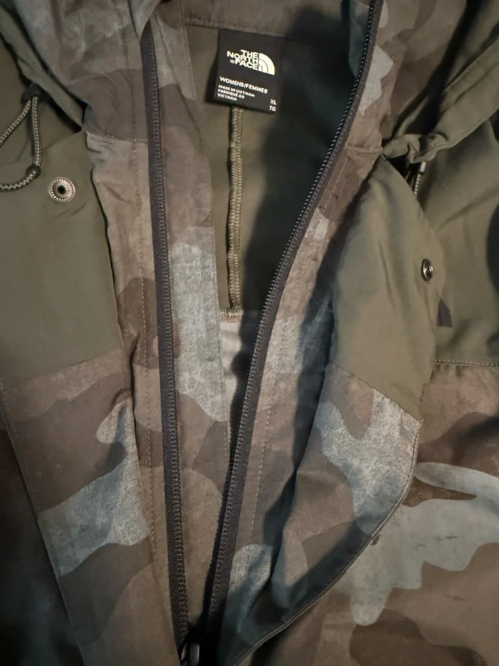 The North Face Women's Olive Green & Camo Hooded Utility Windbreaker Jacket - Picture 5 of 12